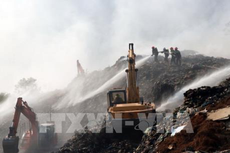 Lâm Đồng huy động lực lượng chuyên nghiệp xử lý đám cháy bãi rác Cam Ly