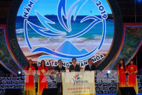 Du lịch Việt Nam lần đầu tiên đón 18 triệu lượt khách quốc tế