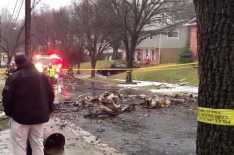 Mỹ: Máy bay lao vào nhà dân