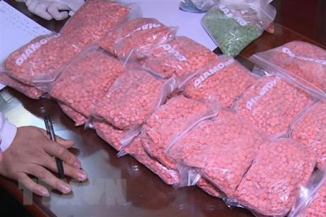 Bắt giữ đối tượng người Lào vận chuyển trái phép hơn 20.000 viên ma túy tổng hợp
