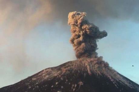 Indonesia: Núi lửa Anak Krakatau "thức giấc" đe dọa hàng nghìn người dân