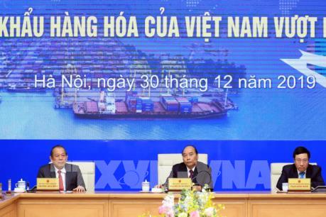 Thủ tướng dự Lễ ghi nhận xuất nhập khẩu hàng hóa của Việt Nam đạt mốc 500 tỷ USD