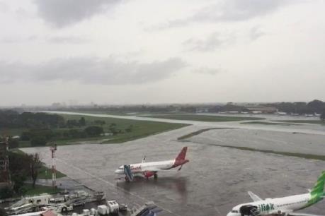 Sân bay thủ đô Jakarta đóng cửa do mưa lớn