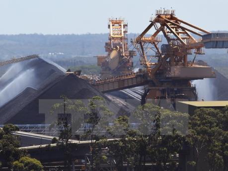 Quảng Ninh bốc rót những tấn than đầu tiên năm 2020