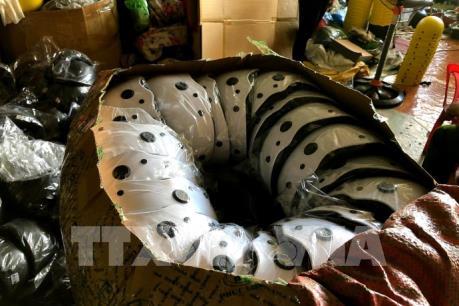 Hàng ngàn mũ bảo hiểm giả nhãn hiệu chuẩn bị tung ra thị trường