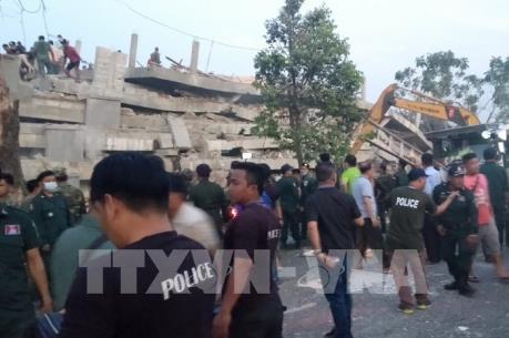 Campuchia: Sập nhà 7 tầng đang thi công, hàng chục người bị vùi lấp