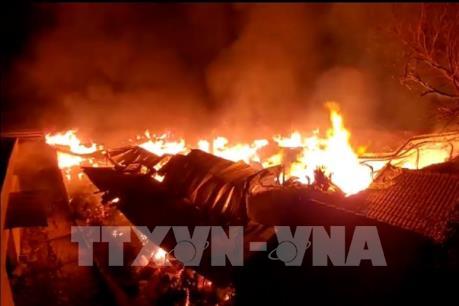 Cháy lớn xưởng bông gòn ở Củ Chi (TP Hồ Chí Minh)