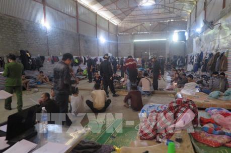 Công an Lào Cai khởi tố 10 đối tượng tổ chức cho "cửu vạn" sử dụng ma túy