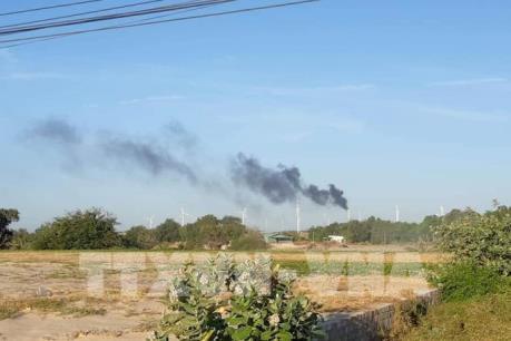 Cháy tuabin trên trụ điện gió tại Bình Thuận