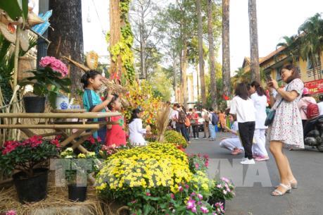 Độc đáo đường hoa Tết trong Bệnh viện Chợ Rẫy