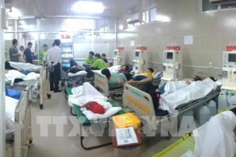 Hơn 100 học sinh, giáo viên nhập viện vì nghi ngộ độc thực phẩm 