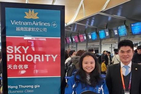 Tiếp viên Vietnam Airlines trả lại nhiều trang sức giá trị lớn cho khách người nước ngoài