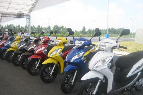 Tháng Tết, doanh số bán ô tô và xe máy của Honda sụt giảm