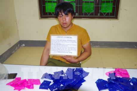 Bắt đối tượng vận chuyển trái phép 10.000 viên ma túy tổng hợp
