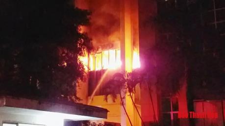 Cháy lớn tại Tòa nhà Dầu khí làm một người tử vong và 8 người bị ngạt khí, sốc nhiệt