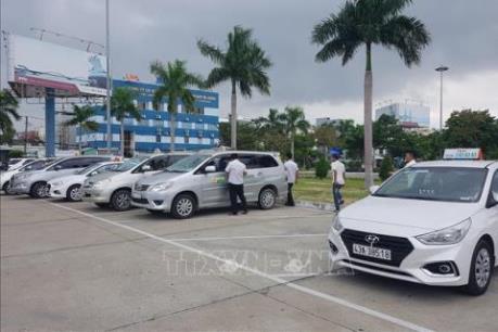 Xe chở khách trên 9 chỗ phải lắp camera giám sát, Grab phải dán phù hiệu