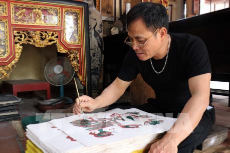 Người dân khắp nơi tìm về Đông Hồ mua tranh linh vật năm Canh Tý