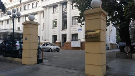 Không có bằng đại học vẫn được bổ nhiệm làm viên chức quản lý