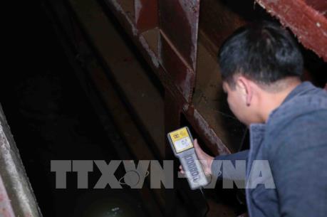 Bộ trưởng Nguyễn Xuân Cường kiểm tra việc lấy nước đổ ải tại Nam Định