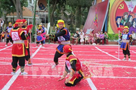 Cờ người - nuôi dưỡng những giá trị tinh thần dân tộc