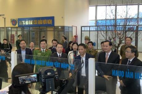 Bộ trưởng Bộ Công Thương: Nghiên cứu chính sách gỡ khó XNK qua cửa khẩu