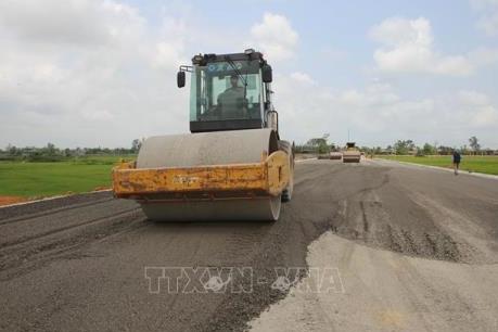 Kỷ niệm 90 năm Ngày thành lập Đảng: Huy động nguồn lực cho phát triển giao thông nông thôn