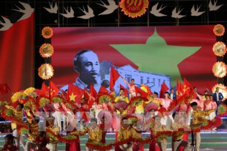 Người dân cả nước rộn ràng đón Giao Thừa Canh Tý