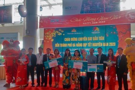 Chào đón chuyến bay đầu tiên đến Đà Nẵng trong năm Canh Tý 2020
