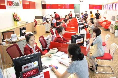 Các ngân hàng đang giảm lãi suất và hỗ trợ khách vay bị ảnh hưởng bão số 3 như thế nào?