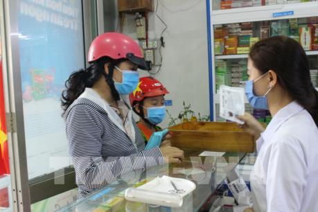Xử phạt nhiều cơ sở găm hàng, tăng giá khẩu trang, cồn sát khuẩn