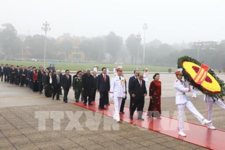 90 năm Ngày thành lập Đảng: Lãnh đạo Đảng, Nhà nước vào Lăng viếng Chủ tịch Hồ Chí Minh