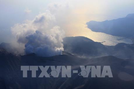 Núi lửa Shindake phun trào tại Nhật Bản