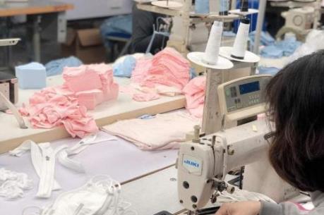 Doanh nghiệp dệt may đáp ứng đủ nhu cầu khẩu trang trong nước