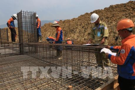 Nhiều công trình điện chậm tiến độ do vướng thủ tục liên quan đến đất rừng