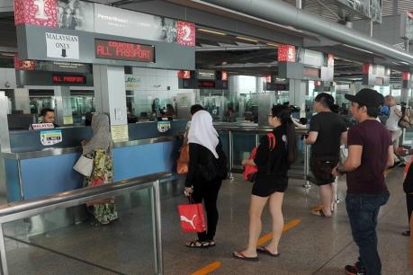 Singapore chấm dứt cho công dân Malaysia sử dụng “hộ chiếu nhóm” để nhập cảnh