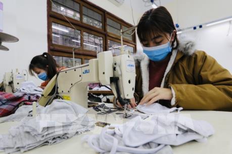Dịch do Virus Corona: Doanh nghiệp dệt may khẩn trương sản xuất khẩu trang