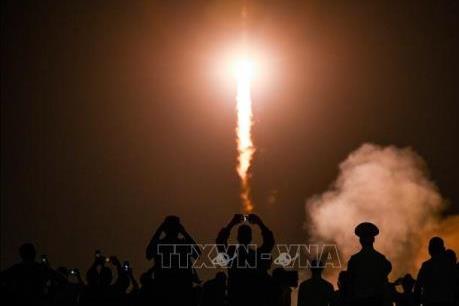 Tàu Soyuz MS-13 đưa 3 nhà du hành vũ trụ trở về Trái Đất an toàn