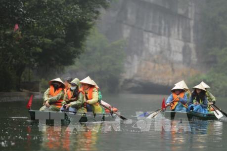 Khu du lịch Tràng An đông đúc ngày mở cửa trở lại
