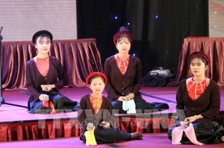 Hát xẩm - loại hình diễn xướng dân gian độc đáo