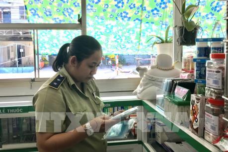 Xử phạt 52 cửa hàng bán khẩu trang vi phạm trong ngày 8/2