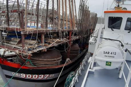 Cứu nạn thành công 40 thuyền viên tàu Quảng Nam trôi dạt trên biển