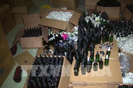 Dịch do virus Corona: Đình chỉ một cơ sở sản xuất nước rửa tay