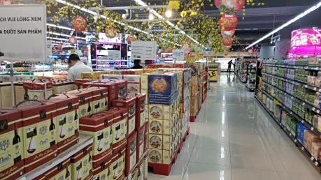 Đón Valentine, nhiều siêu thị, cửa hàng lo ngại vắng khách