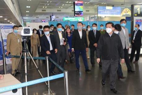 Dịch do virus Corona: Bộ Giao thông kiểm tra phòng chống dịch tại sân bay Nội Bài