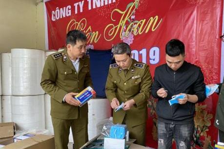 Phát hiện cơ sở sản xuất khẩu trang y tế có lõi là giấy vệ sinh