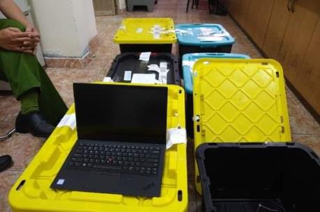 Triệt phá đường dây nhập lậu laptop và điện thoại iPhone từ Mỹ về Việt Nam
