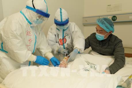 Dịch do COVID-19: Những chia sẻ nơi tâm dịch của các "chiến sĩ áo trắng"