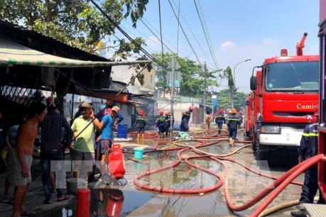 Tp. Hồ Chí Minh: Cháy lớn tại xưởng gỗ