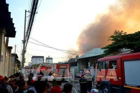 Thành phố Hồ Chí Minh: Cháy lớn tại công ty hóa chất