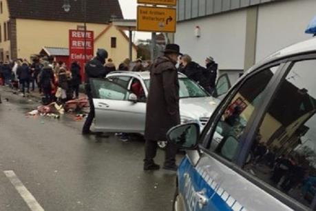 Lao xe vào đám đông tại Đức, 15 người bị thương